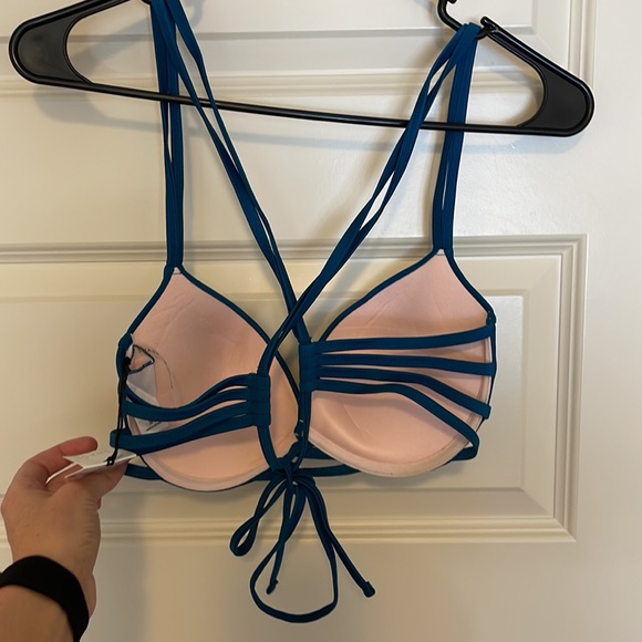 NWT 36 C bikini top - Picture 2 of 2